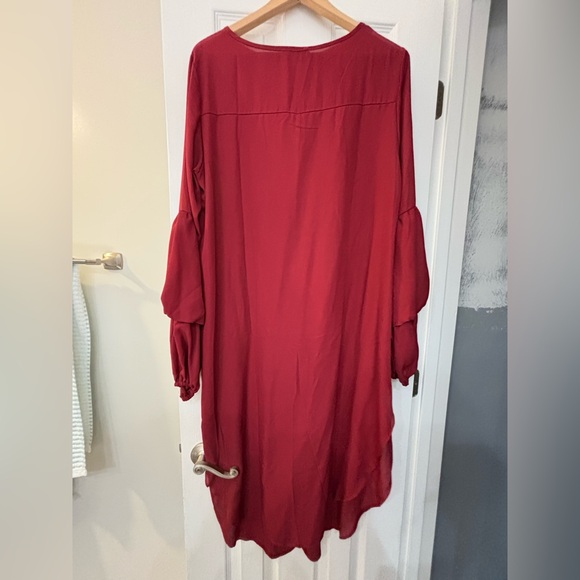 Red shirt - Picture 2 of 4